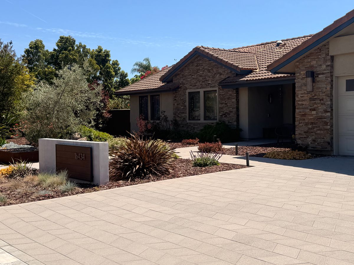 Interlocking Pavers - Driveway, Walkways, Patios and Pool Decks photo 21